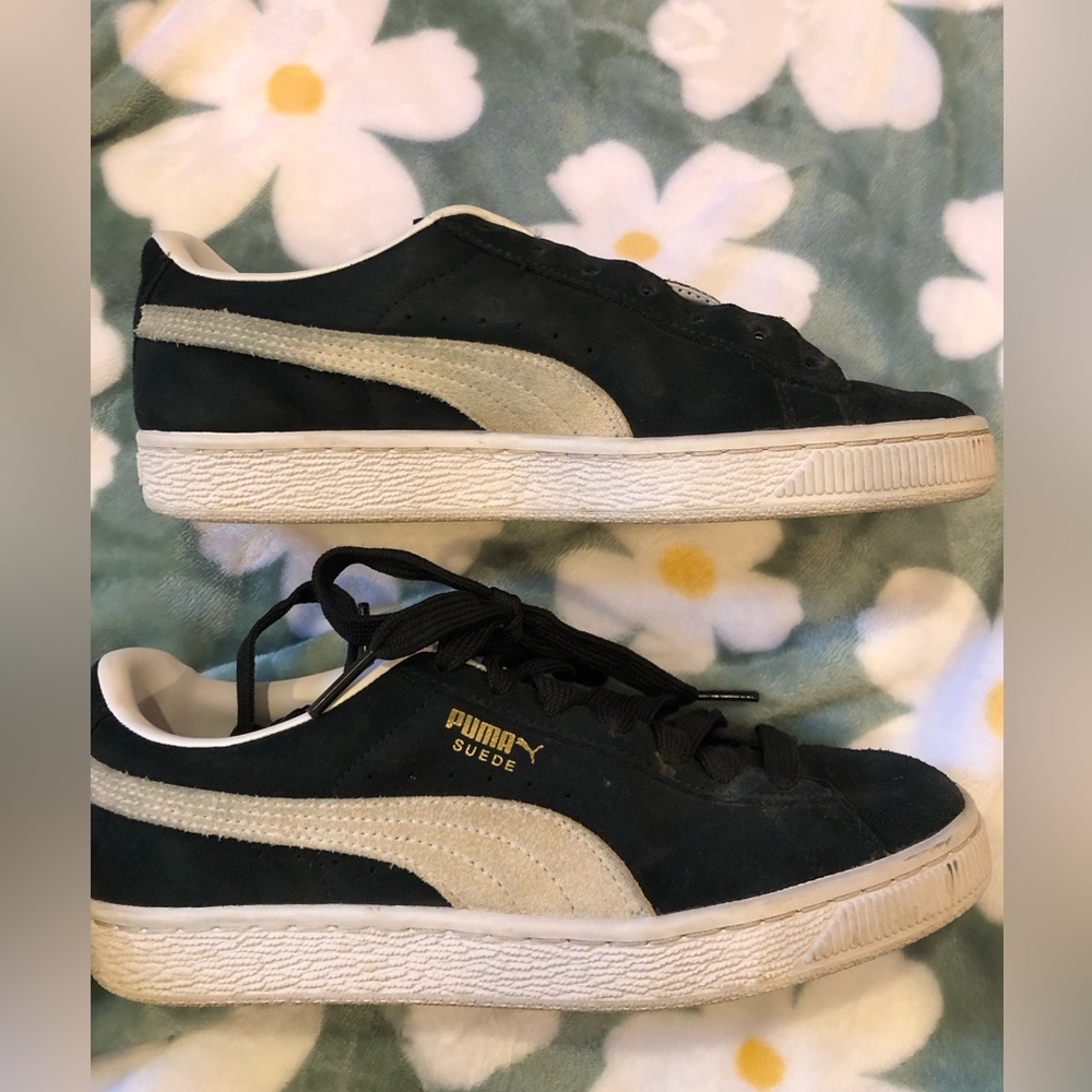 Puma suede shoes size 4.5c